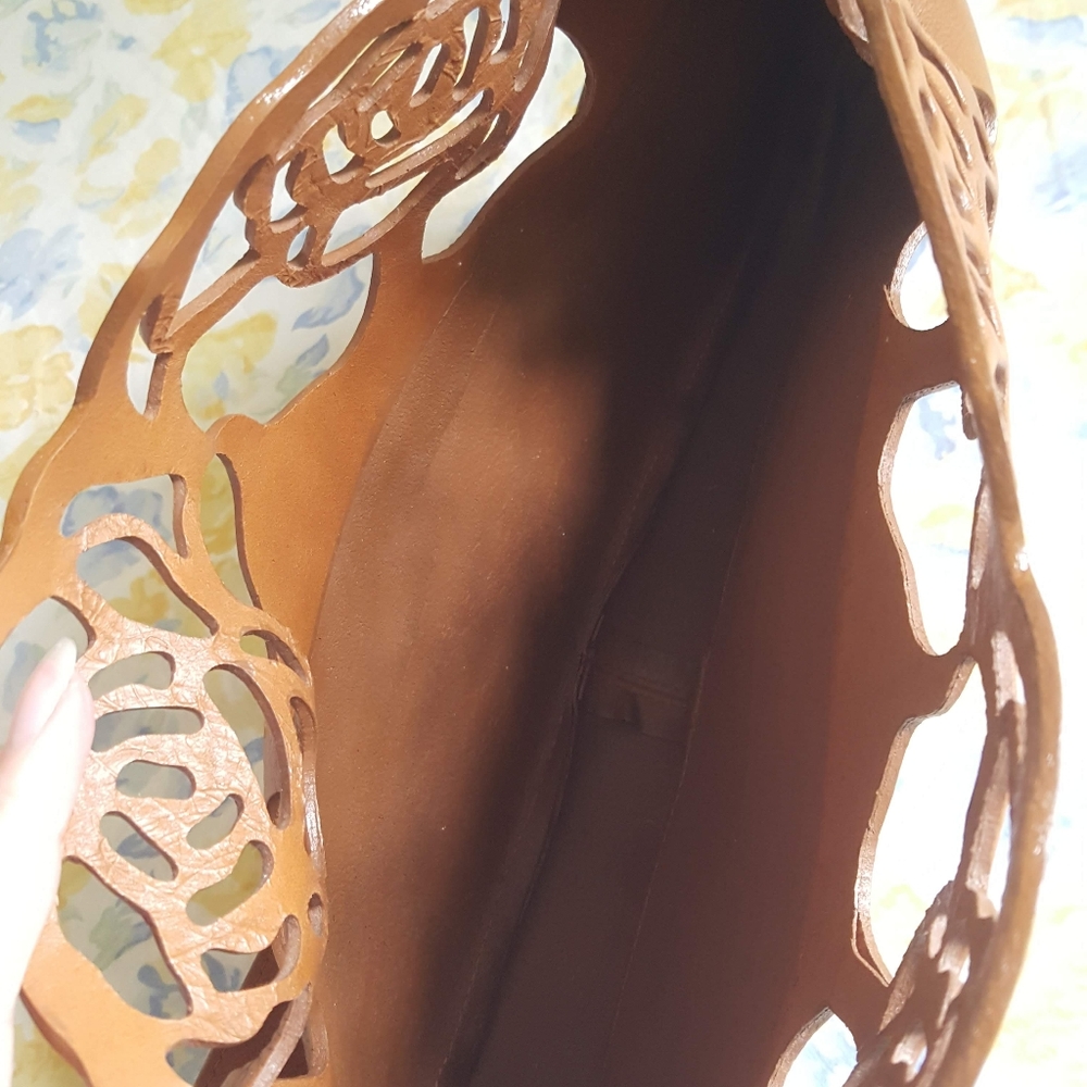 Unique leather rose shoulder bag - Picture 3 of 4